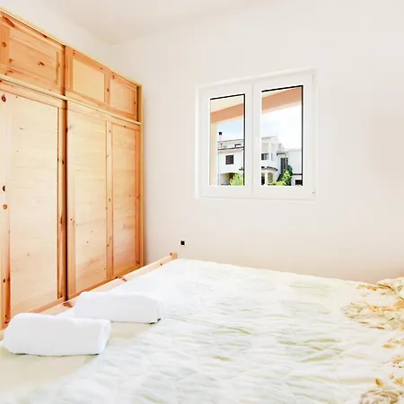 2 Bedroom Cozy In Apartament