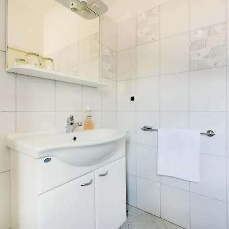2 Bedroom Cozy In * Ugljan