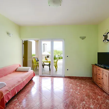 2 Bedroom Cozy In Ugljan