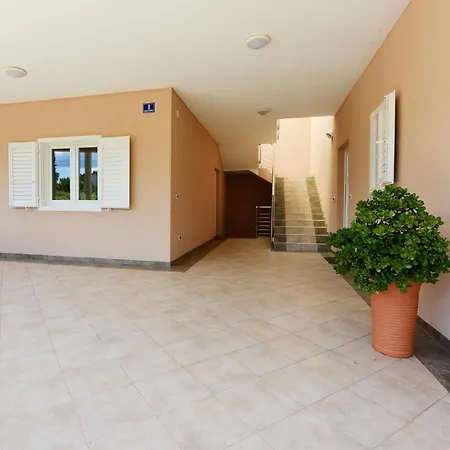 2 Bedroom Cozy In Apartament