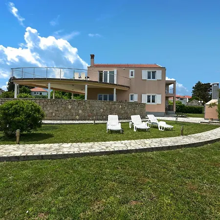 2 Bedroom Cozy In Apartament