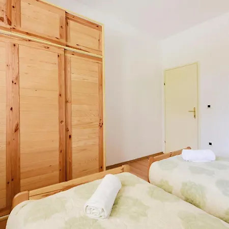 아파트 2 Bedroom Cozy In 우글랸