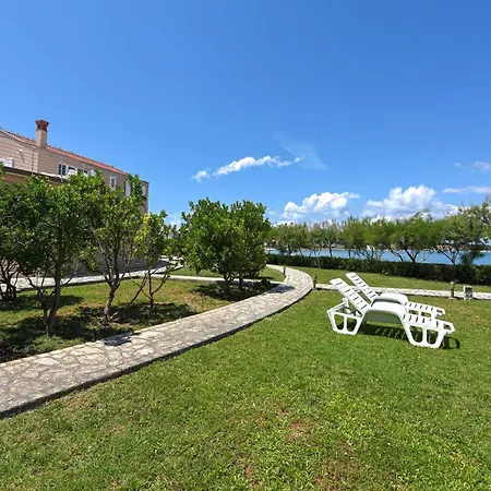 2 Bedroom Cozy In Ugljan